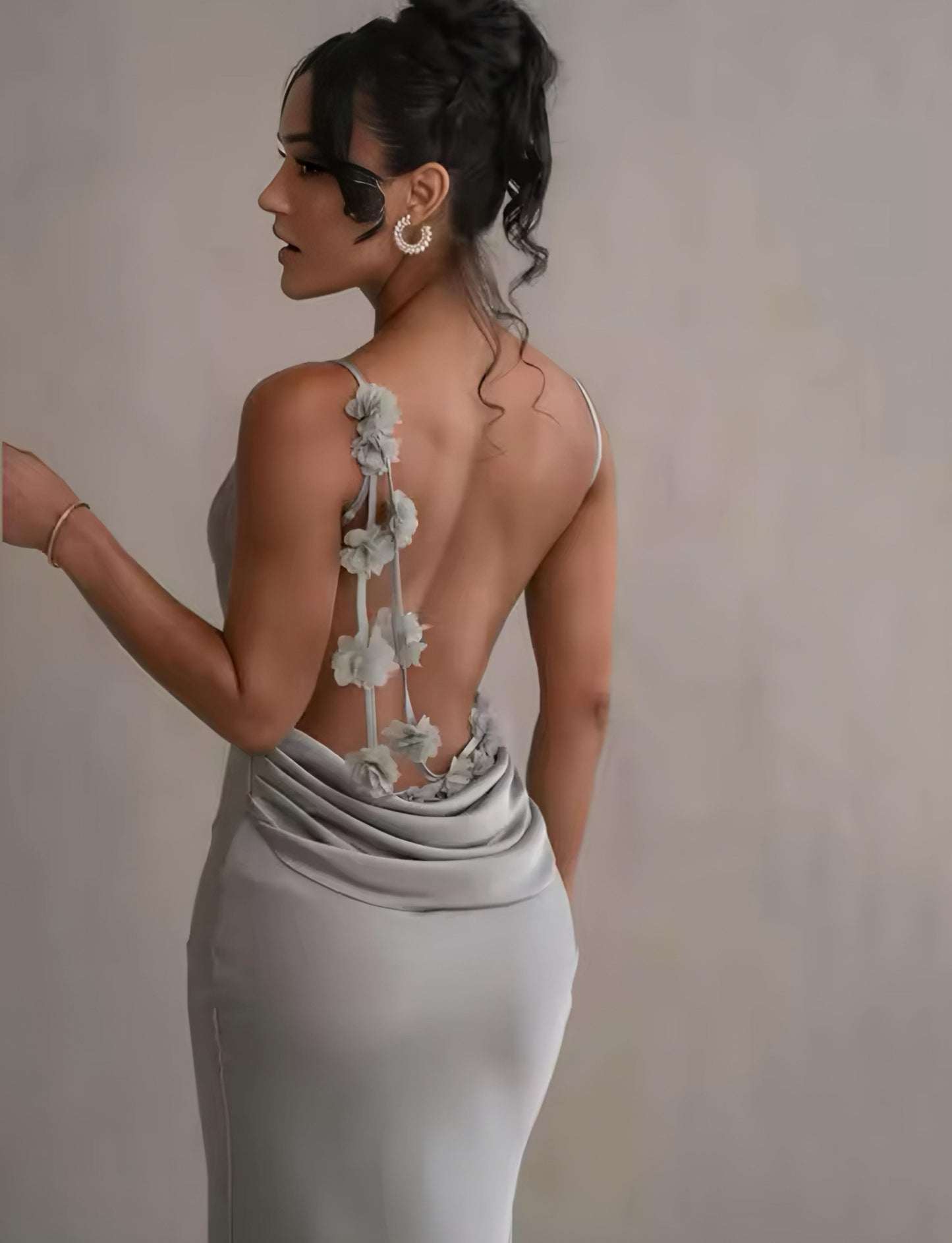 BACKLESS BLOSSOM Kleid