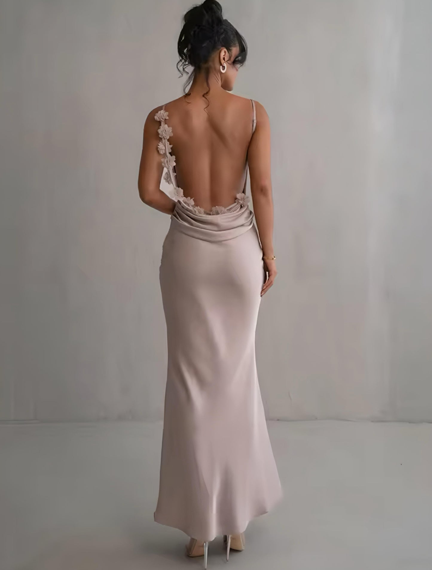BACKLESS BLOSSOM Kleid